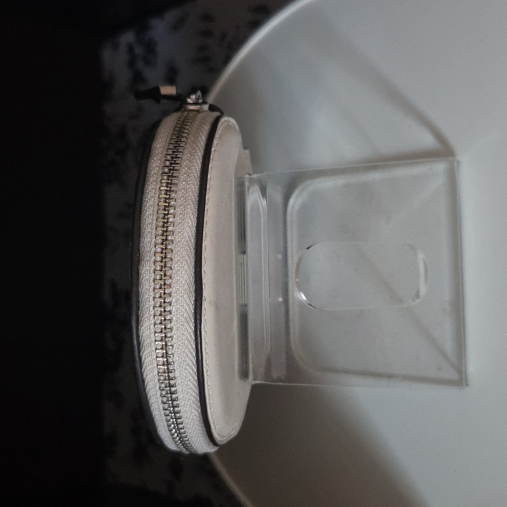 Coach- Bone White Skull Coin Purse - Picture 3 of 4
